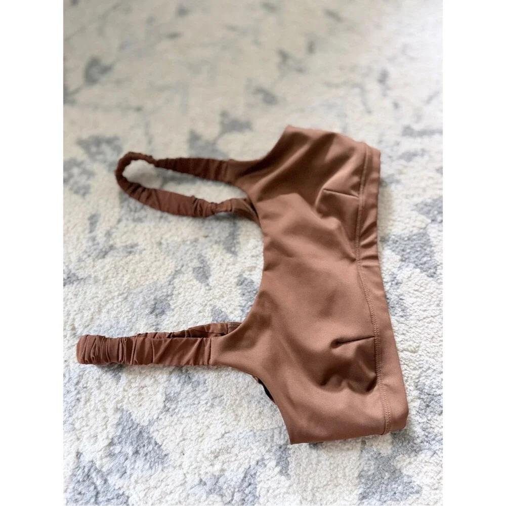 Alo Yoga Airlift Charmer Sports Bra In Cinnamon Brown